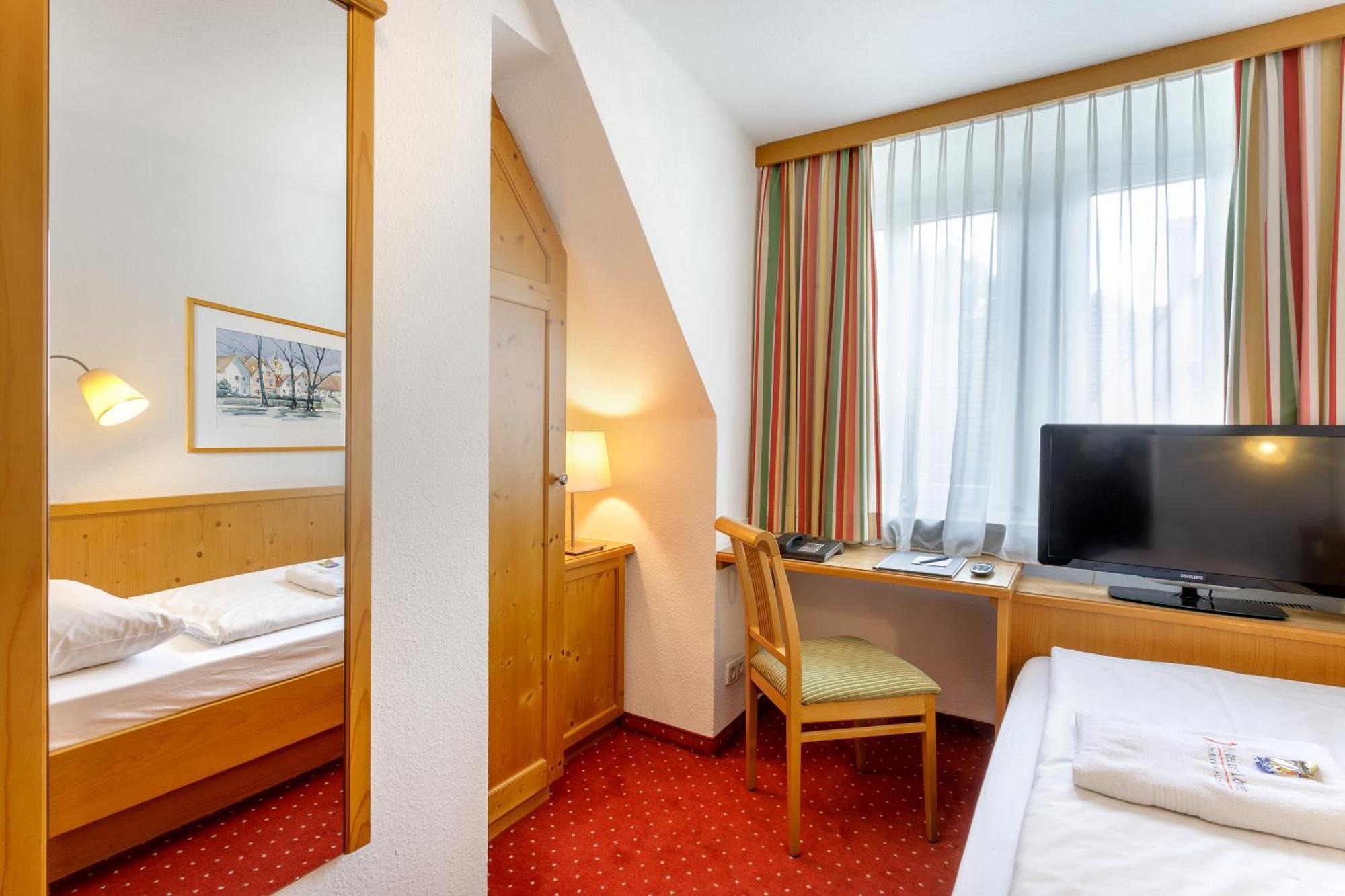 Hotel Zum Loewen Weißenhorn Exterior foto