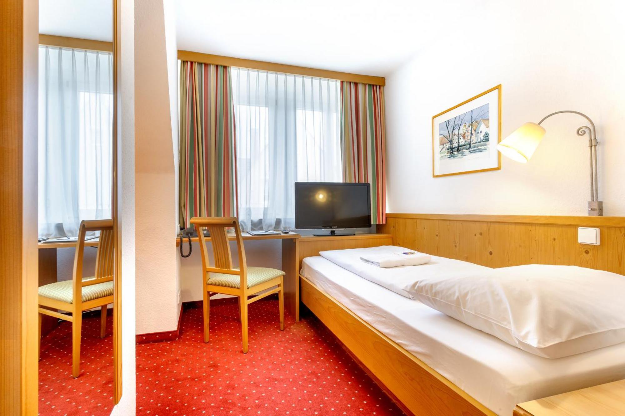 Hotel Zum Loewen Weißenhorn Exterior foto